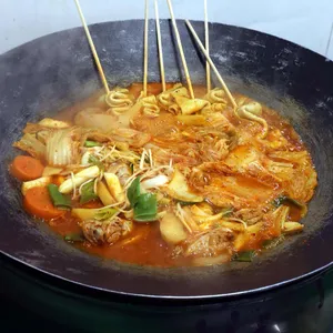 통큰솥뚜껑닭볶음탕 사진