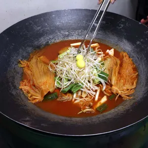 통큰솥뚜껑닭볶음탕 사진