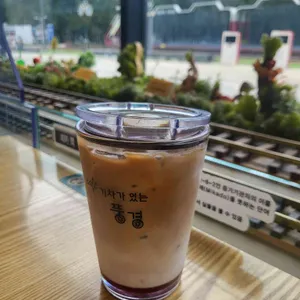 기차가 있는 풍경 사진