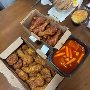 교촌치킨 사진