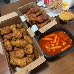 교촌치킨 사진