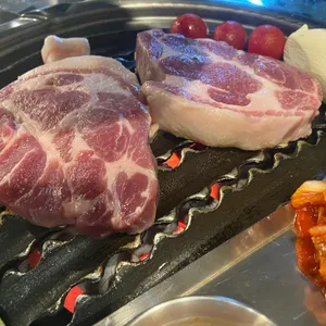 꾸석지돌판한우 사진