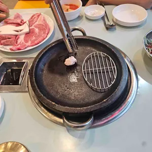 꾸석지돌판한우 사진