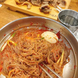 육쌈냉면 사진