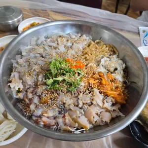 돌고래횟집 사진