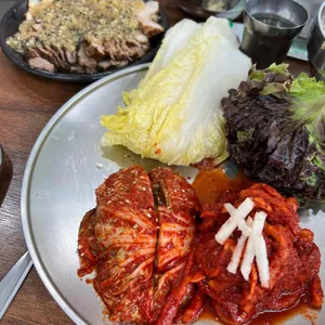 장수마늘보쌈 사진