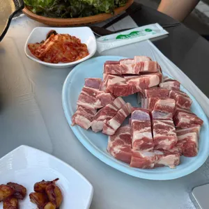 마당넓은집 사진