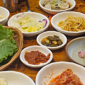 덕산꺼먹돼지 사진