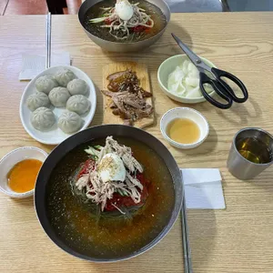 전통쑥밀면 사진