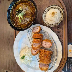 돈카춘 사진