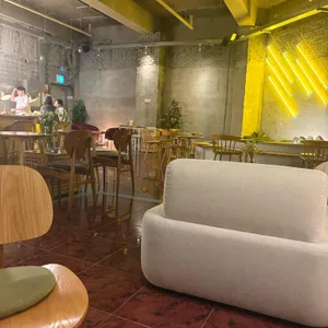 화이트셔츠 커피 리뷰 사진