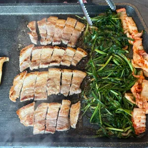 부추긴돼지 사진