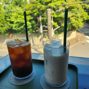 하우 앤 여우 사진