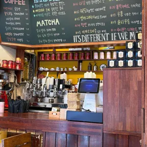 카페 우디 대표 사진