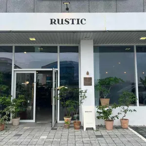 러스틱 리뷰 사진