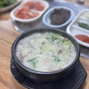 장수돼지국밥 대표 사진