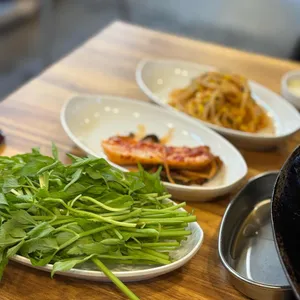 솥뚜껑오겹살 사진
