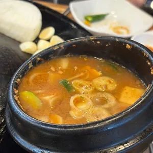 솥뚜껑오겹살 사진