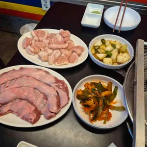 돈그리아 사진