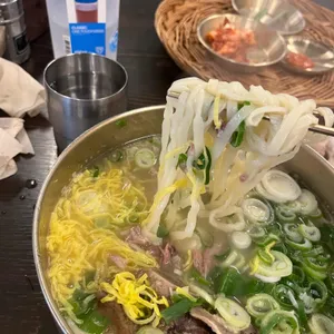 평이담백 뼈칼국수 사진