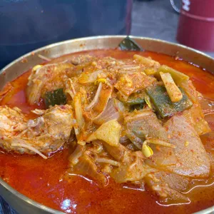 연평도꽃게품은닭볶음탕 드럼통솥뚜껑 사진