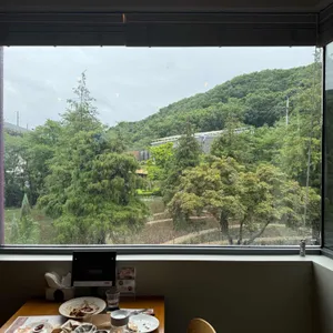 유니스의 정원 리뷰 사진
