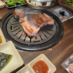 육시리 대표 사진