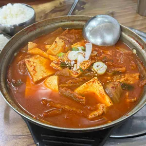 궁전김치찌개 사진 1