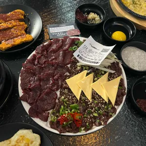 으뜸육회 사진