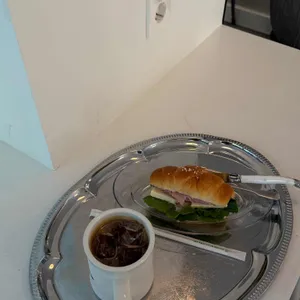 모어멜로우 사진