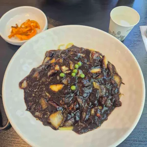 홍린 대표 사진
