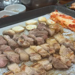 보물촌꺼먹돼지 사진
