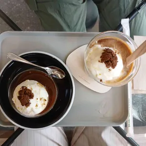 커피 몽타주 사진