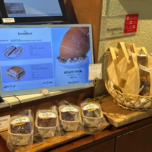 카페 헤더 리뷰 사진