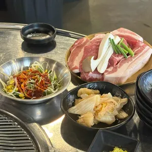 기쁨돼지 대표 사진