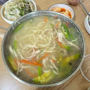 소문난엄나무닭칼국수 사진