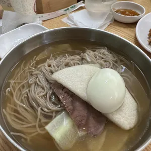 평양냉면 사진