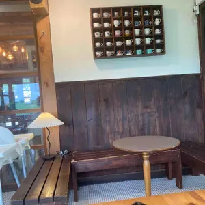 여기서 행복할 것 사진 2
