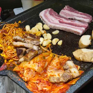꿀삼겹 사진