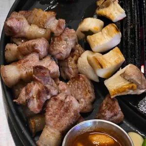 연탄도야지 사진