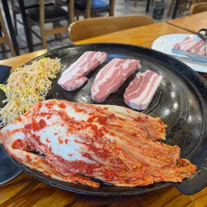 돈이랑김치랑 사진