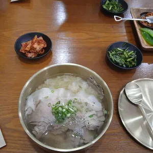 탕반옥 사진