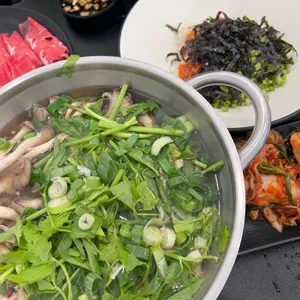 윤우재 샤브칼국수 사진 1