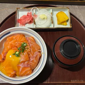 치솟 사진
