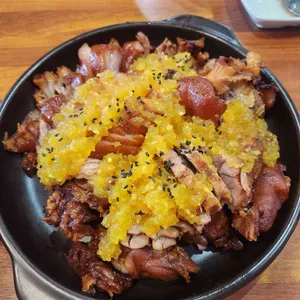 돈통마늘보쌈 사진