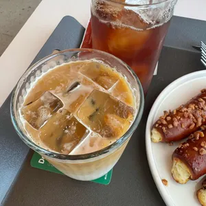 올오버 베이커리&커피 대표 사진