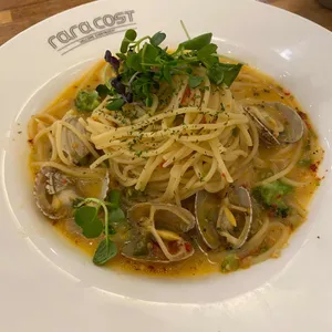 라라코스트 대표 사진