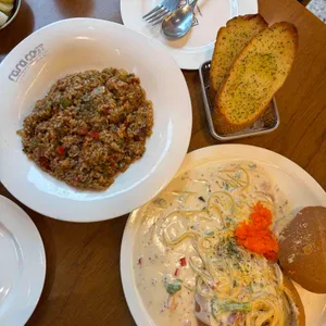 라라코스트 대표 사진