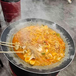연평도꽃게품은닭볶음탕 드럼통솥뚜껑 사진