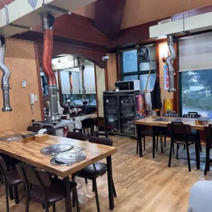 흑돼지삼백식당 사진 1